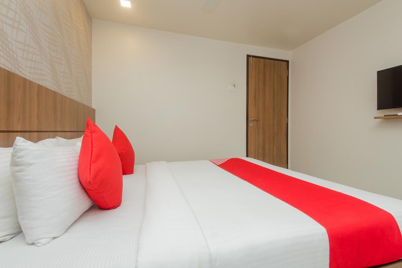 Oyo 13857 Hotel Imperial Umele 外观 照片