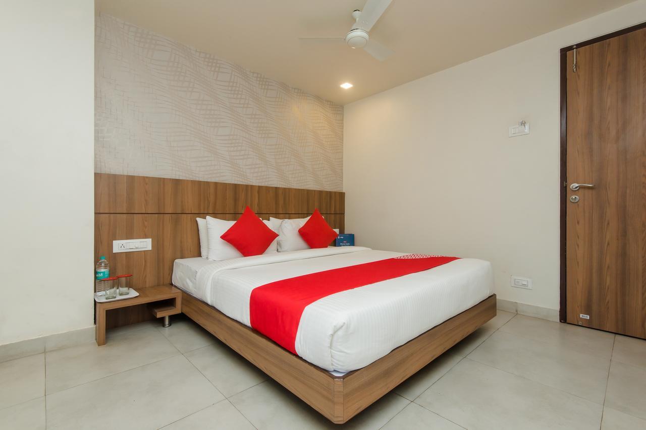 Oyo 13857 Hotel Imperial Umele 外观 照片