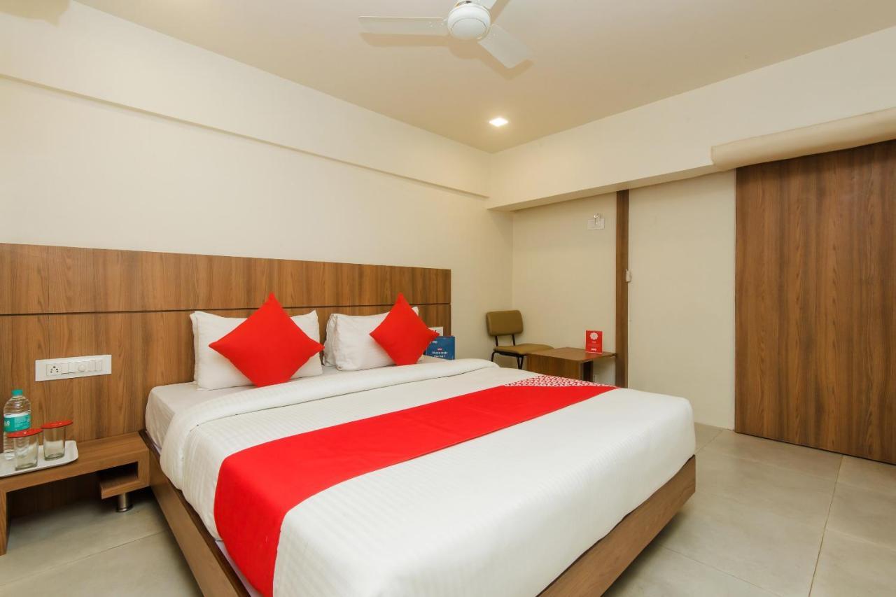 Oyo 13857 Hotel Imperial Umele 外观 照片